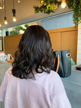 ミディアム カラー 伊藤 陽のヘアスタイル