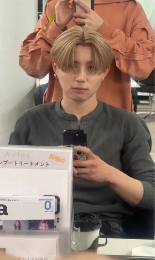 ショート カラー 岩佐 柚太のヘアスタイル