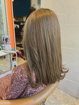 ミディアム カラー うしだ かおるのヘアスタイル