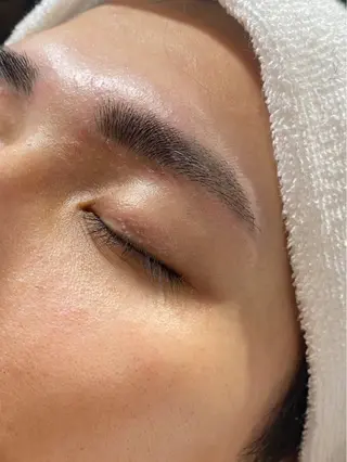メンズ アイブロウ アイリスト 蓑島伶奈の眉毛・アイブロウイメージ
