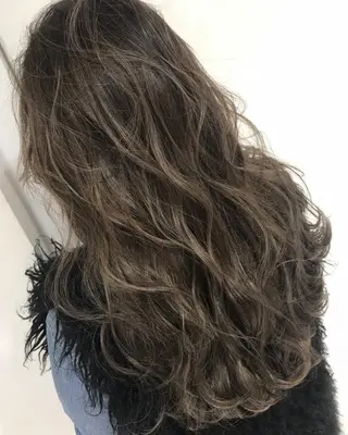 ロング カラー ヘアアレンジ 【公式】amble luxe池袋東口🩷のヘアスタイル