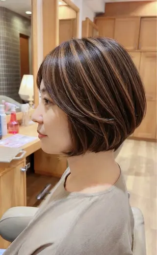 ショート カラー 浅井 理恵のヘアスタイル