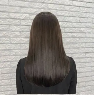 ロング 透明感カラー特化若山 結愛のヘアスタイル