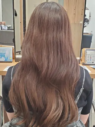 ロング カラー 儀間 真琴のヘアスタイル