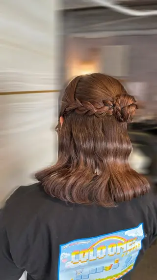 ミディアム ヘアアレンジ 💜eluあやね💜 🫧カラー・縮毛矯正のヘアスタイル