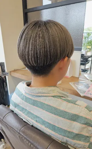 ショート カラー 関口 友菜のヘアスタイル
