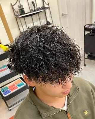 パーマ メンズ フェザーパーマメンズ ピンパーマ京都駅前のヘアスタイル
