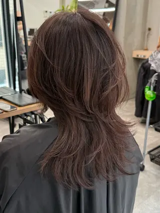 セミロング カラー イツク ⚡️ ルーツ/ハイトーンのヘアスタイル