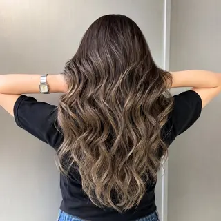 ロング 🫧バレイヤージュ/ ハイライト/ミズキのヘアスタイル