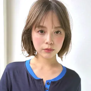 ミディアム 庭木 華瑠のヘアスタイル