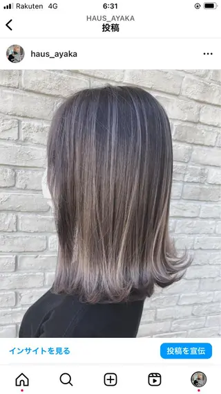 セミロング あやか 白髪ぼかしハイライトのヘアスタイル