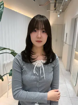セミロング カラー ラベンダー💜オリー ブ💚暗髪🖤のヘアスタイル