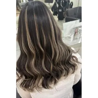 ロング MISAKIエクステ ブリーチ\5900のヘアスタイル