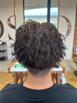 ショート パーマ 喜屋武 太智のヘアスタイル