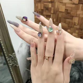 ミディアム ネイル Blowe ニュアンスのネイルデザイン