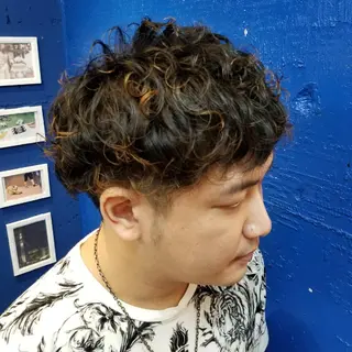 ミディアム パーマ LIBERTY・野地 barber NDのヘアスタイル