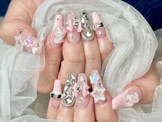 ネイル 🦋 Queenieのネイルデザイン