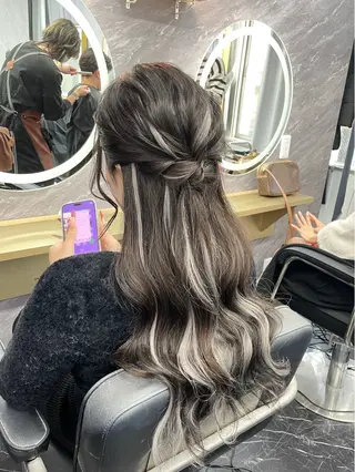 ロング ヘアアレンジ エクステ🩵ブリーチ 韓国ヘア🩵KAEのヘアスタイル
