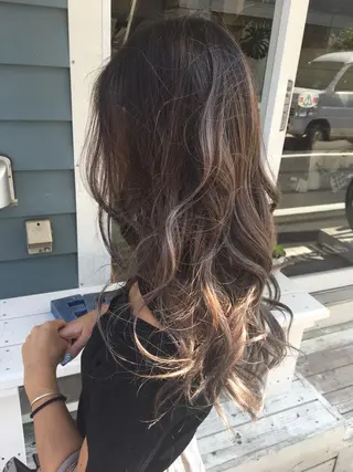 ロング カラー 鷺谷 玲奈のヘアスタイル