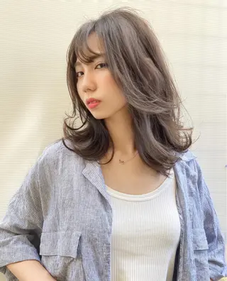 ミディアム カラー grand juteのヘアスタイル
