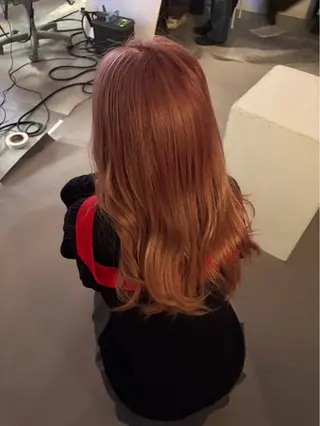 ロング カラー 新開 羽音のヘアスタイル