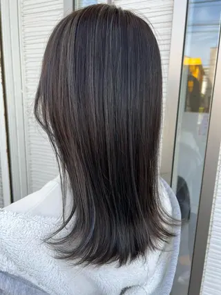 ミディアム カラー 下岡 奈津美のヘアスタイル