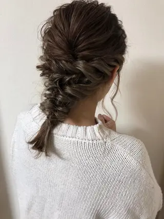 ミディアム ヘアアレンジ MIOベージュカラー 柔らかいカラーのヘアスタイル