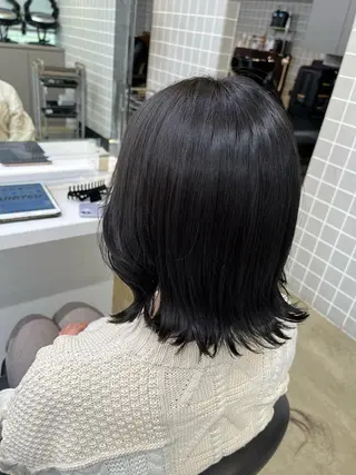 ミディアム 寒色/ベージュヘア ブリーチありMiOのヘアスタイル