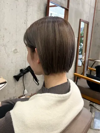 ショート 顔周りレイヤー/ ふわあいりのヘアスタイル