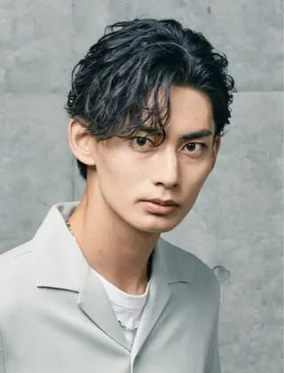 カラー パーマ ヘアアレンジ メンズ 中谷海里/フェザー パーマ/スパイキーのヘアスタイル