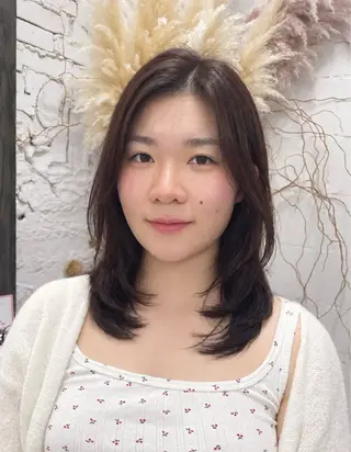 セミロング パーマ いちかわ ことねのヘアスタイル