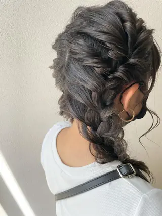 セミロング ヘアアレンジ 沢田 瞳のヘアスタイル