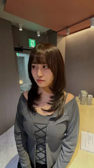 カラー 三浦 彩花のヘアスタイル