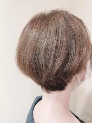 ショート カラー Akala hitomiのヘアスタイル