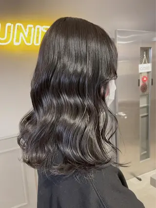 ミディアム カラー 抜け感レイヤー︴ ニュアンスカラーのヘアスタイル