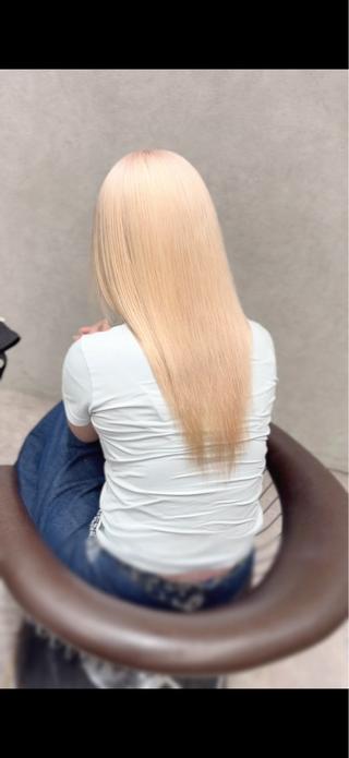ロング みのりハイトーン デザインカラーのヘアスタイル