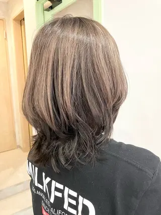 ミディアム 須賀 知穂のヘアスタイル