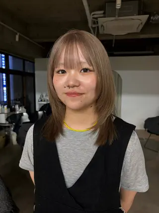 ミディアム ナナ/ SYS by fitのヘアスタイル
