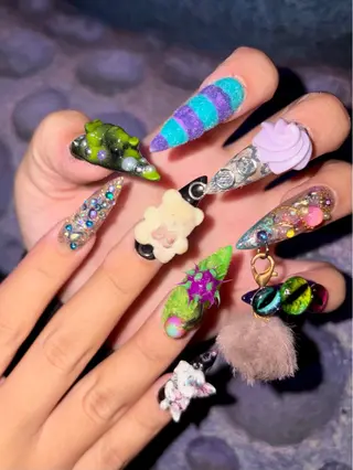 ネイル PINS16✴︎ 原宿ネイリストumiのネイルデザイン