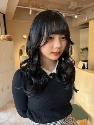 ロング 西田 朋華のヘアスタイル