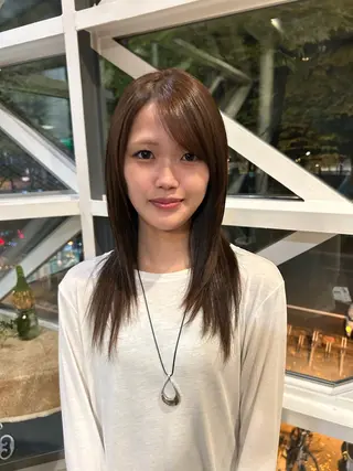 セミロング カラー 三崎 莉緒のヘアスタイル