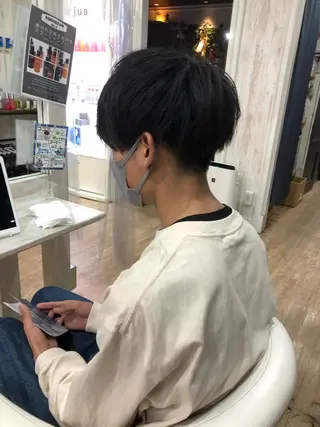 ショート メンズ white.梅田 デザインカラー🦄のヘアスタイル