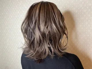 ミディアム カラー Birth& Bloom【さあや】のヘアスタイル