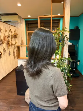 ミディアム カラー 早坂 さくらのヘアスタイル
