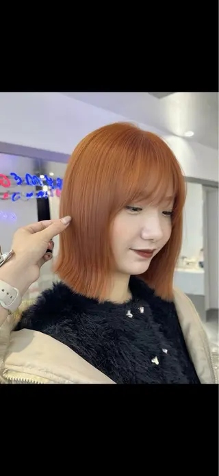 セミロング カラー レイヤー×ベージュ ×暖色🩷AINAのヘアスタイル