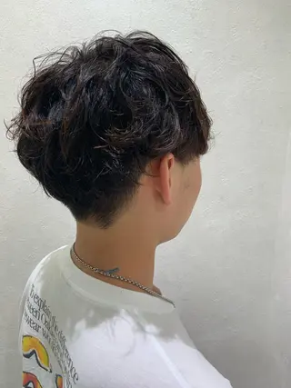 ショート パーマ メンズ ハイトーンカラー🤍 山下 優華のヘアスタイル