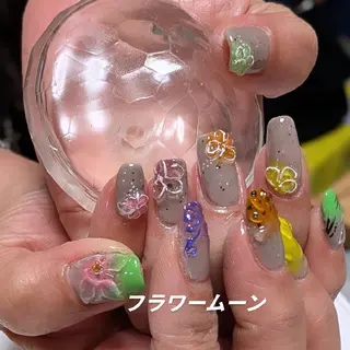 ネイル フラワー ムーンのネイルデザイン