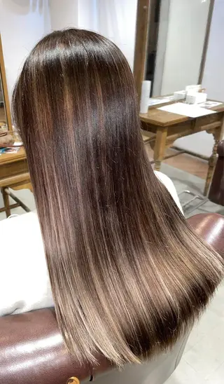 カラー ひがし はるなのヘアスタイル