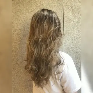 ロング 植田 彩のヘアスタイル