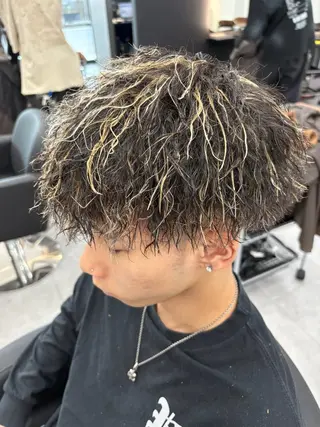 カラー パーマ メンズ 土屋 竣奨のヘアスタイル